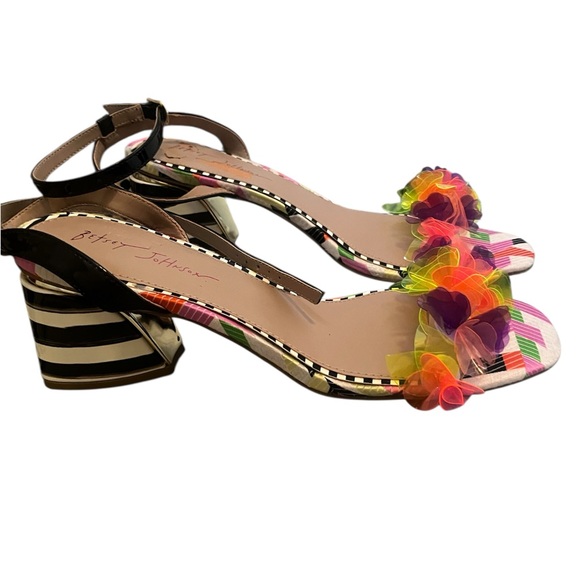 BETSEY JOHNSON the Kove Black and Multicolor Floral Sandals - Picture 9 of 12